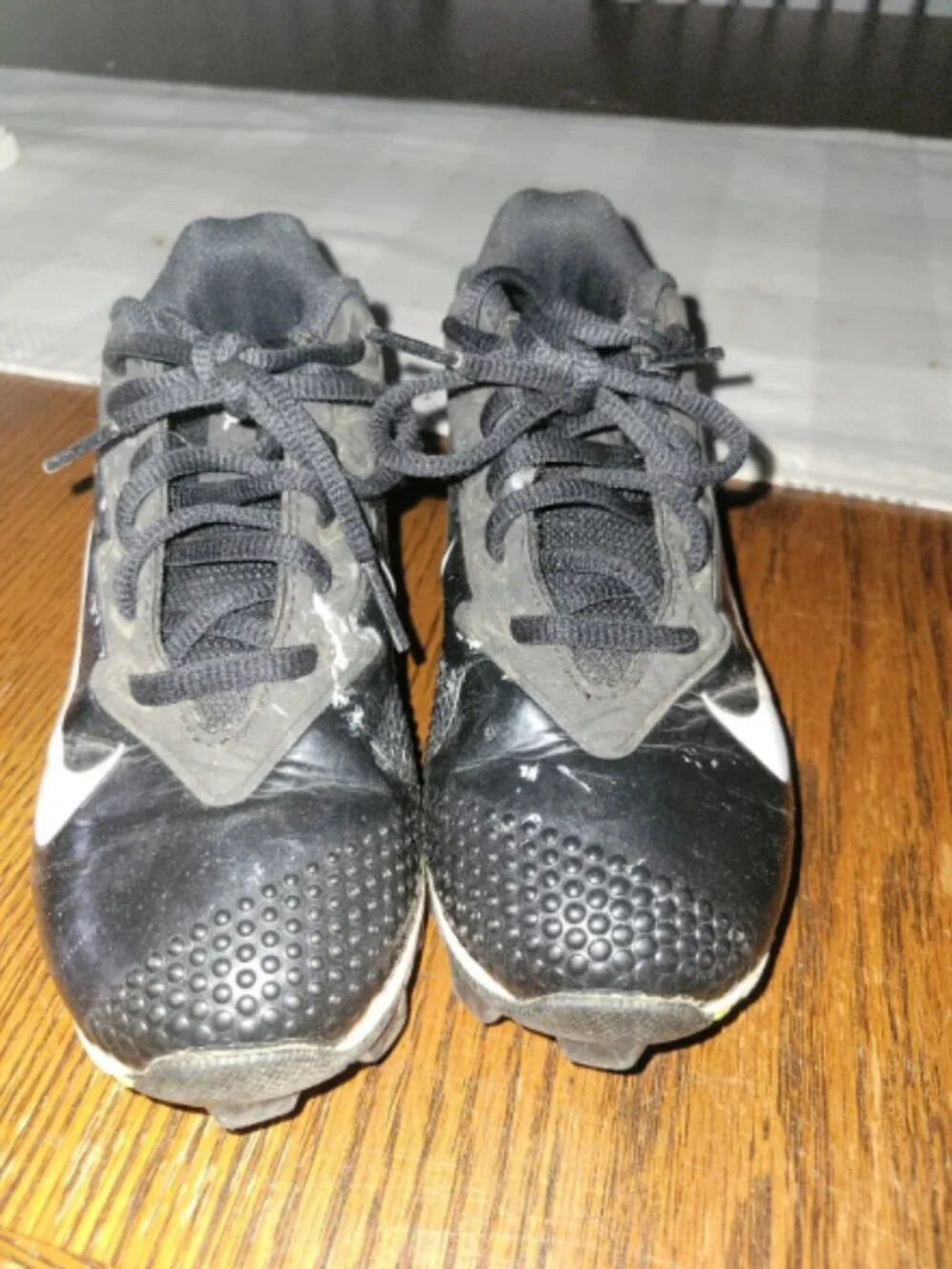 Kids size 1.5 Nike baseball cleats